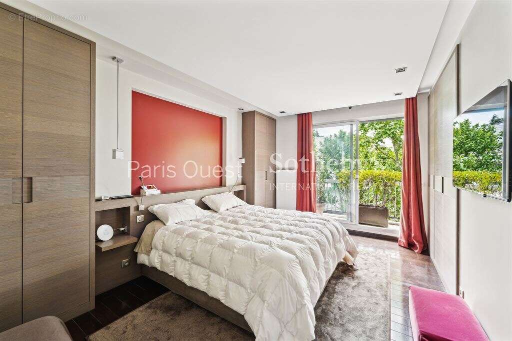 Appartement à NEUILLY-SUR-SEINE