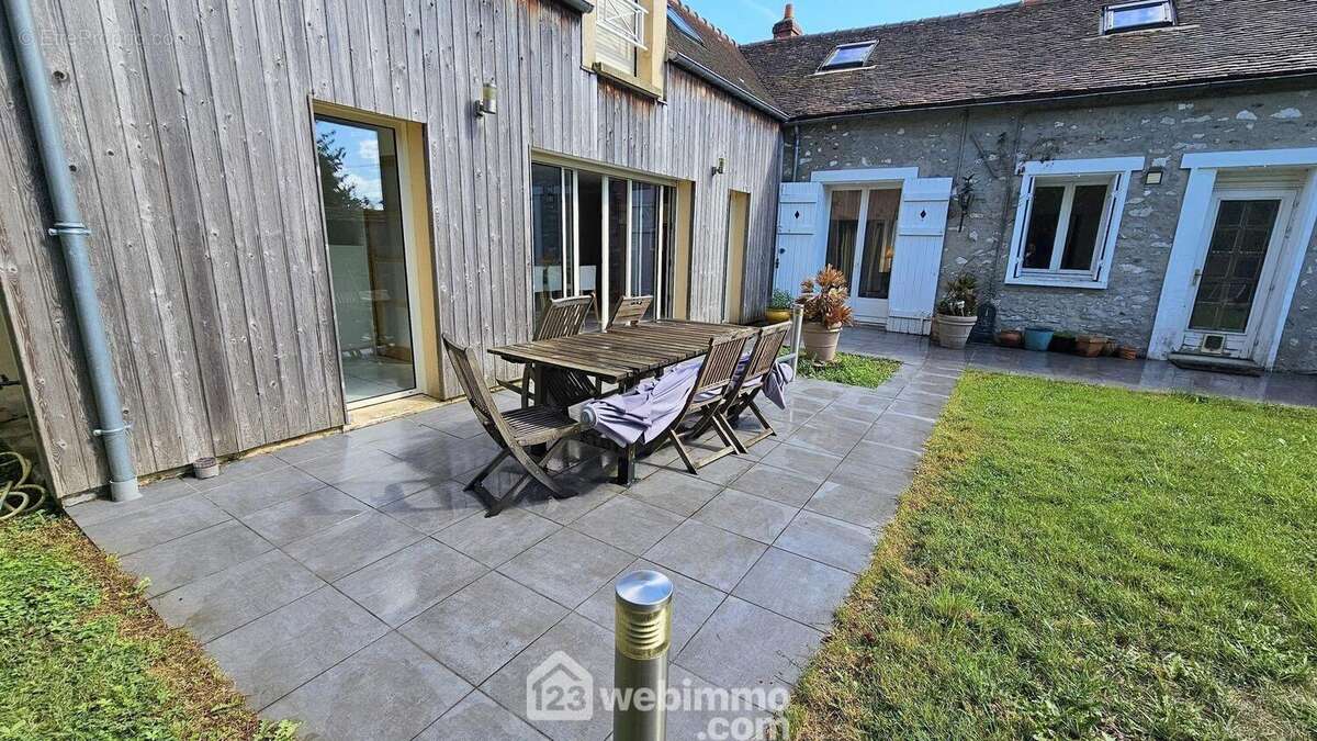 Voici la terrasse sans vis à vis! - Maison à FERICY