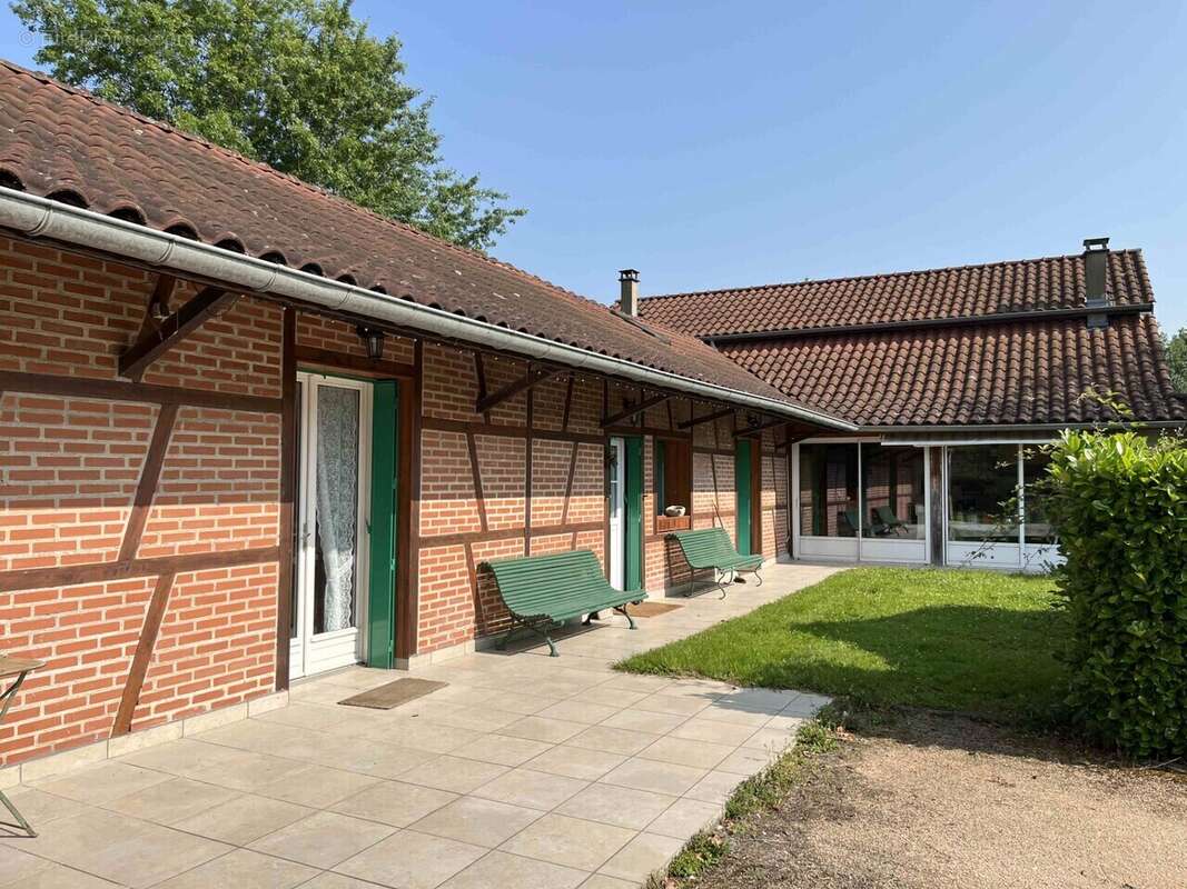 Maison à MONTPONT-EN-BRESSE