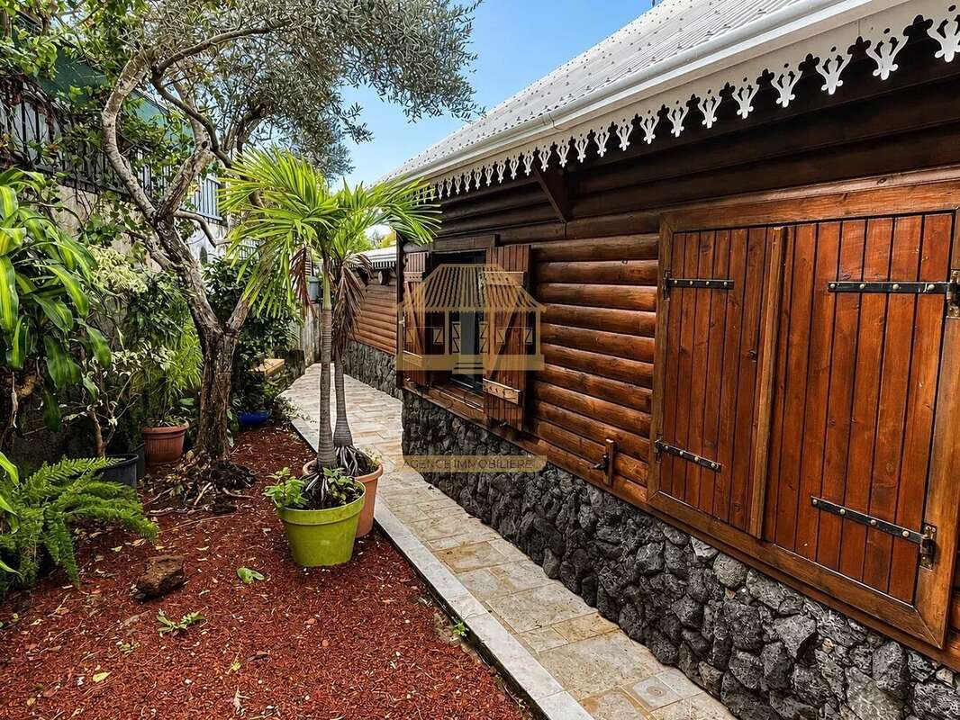 À vendre - maison de type t5  de 161,66 m² environ - saint-joseph - 279 900€ - photo 2