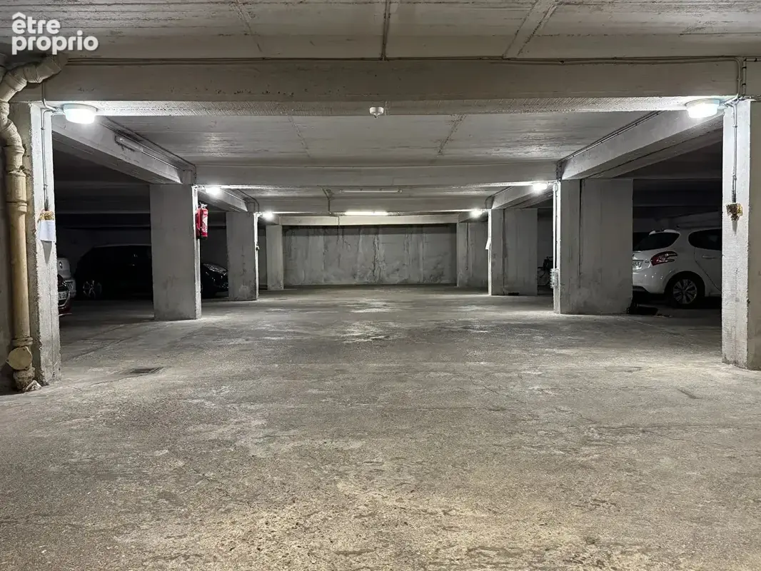 Photo Parking à Paris-15e au prix de 22 500€