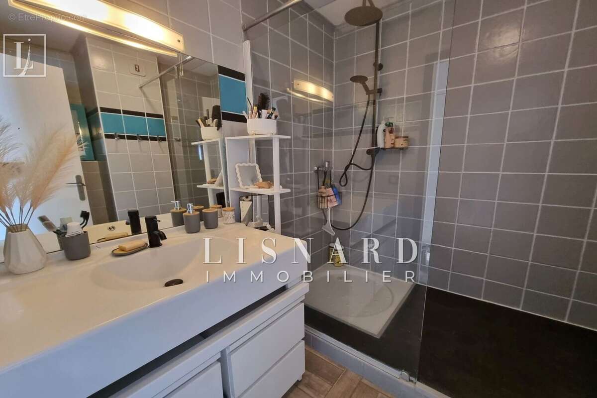 Appartement à VALLAURIS