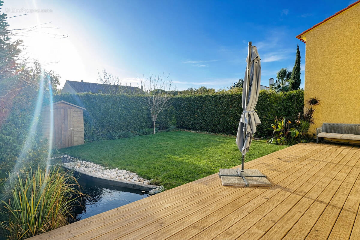 Maison à SAINT-LAURENT-DE-LA-SALANQUE