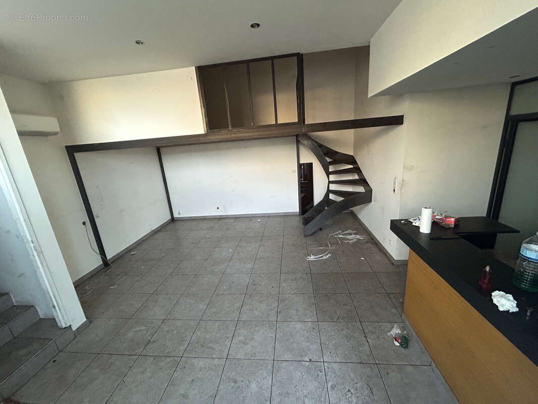 Commerce à DECINES-CHARPIEU