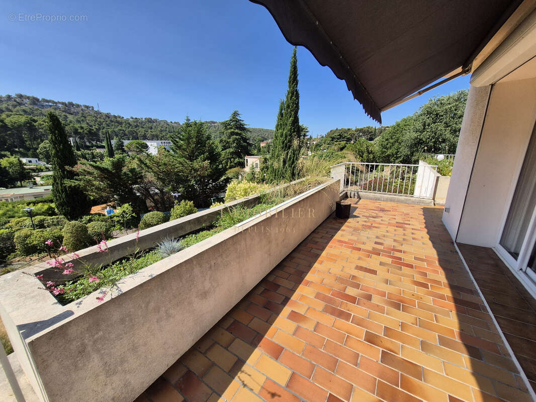 Villa avec 7 pièces 215 m2 à Carnoux-En-Provence - photo 3