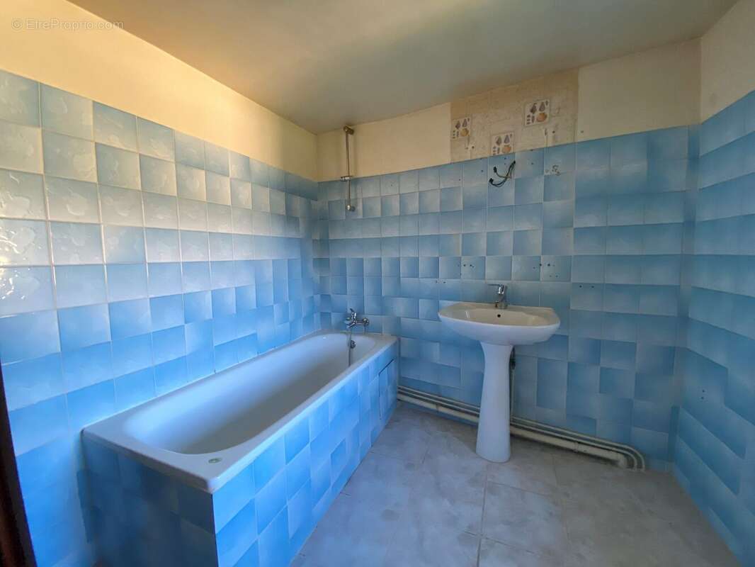 Maison à COMPREIGNAC