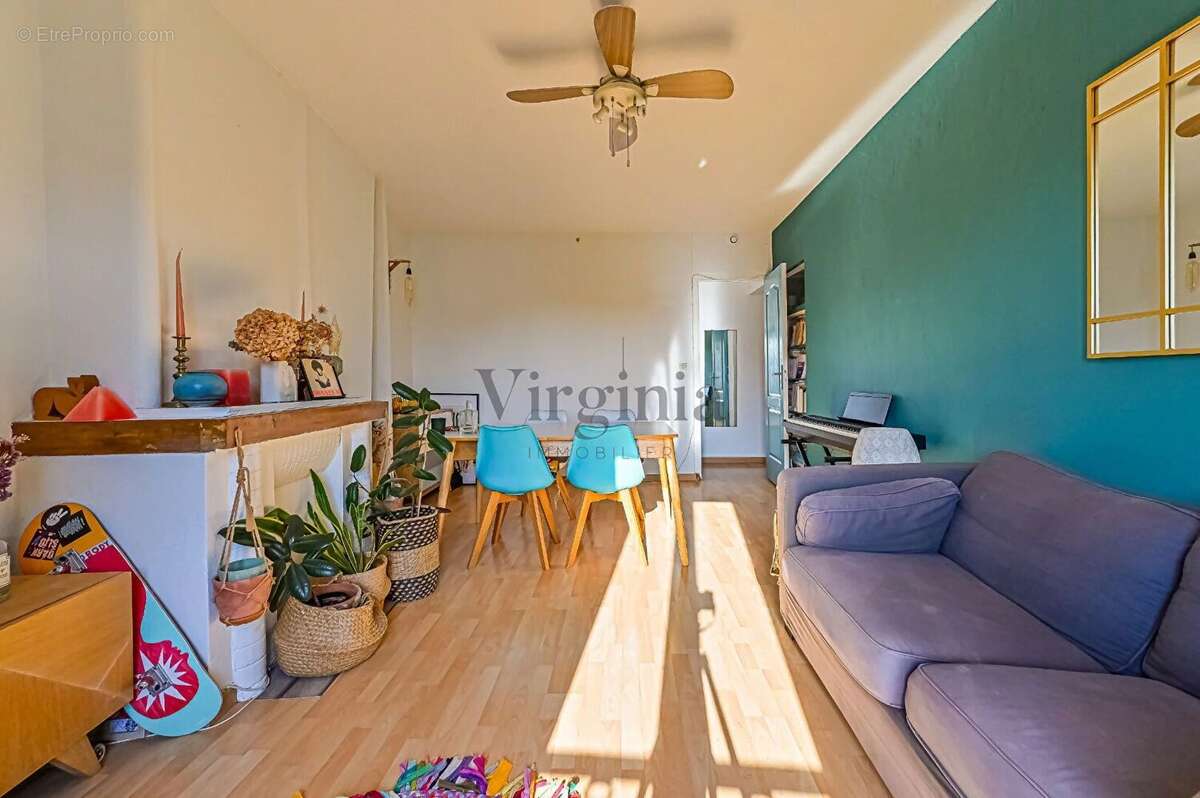 Appartement à CHARENTON-LE-PONT