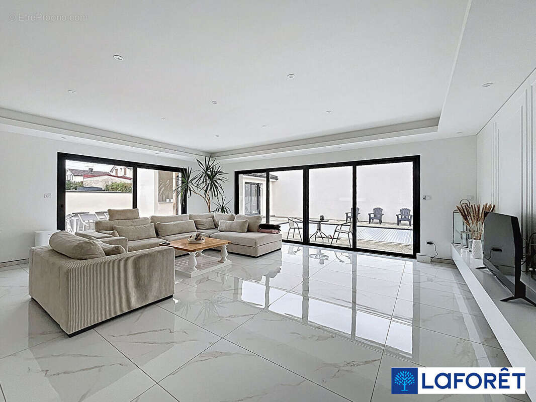 Maison à IS-SUR-TILLE