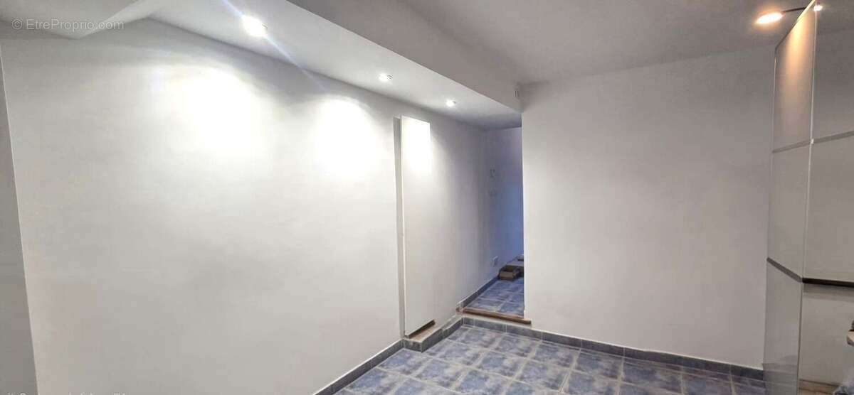 CUGES LES PINS-MAISON T3+LOCAL COMMERCIAL-A VENDRE-2 - Maison à CUGES-LES-PINS