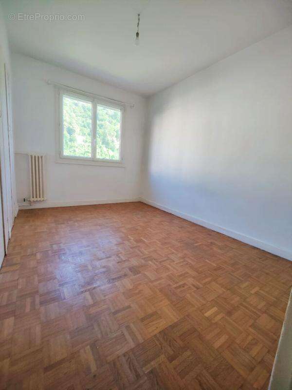 Appartement à SAINT-MARTIN-D'HERES