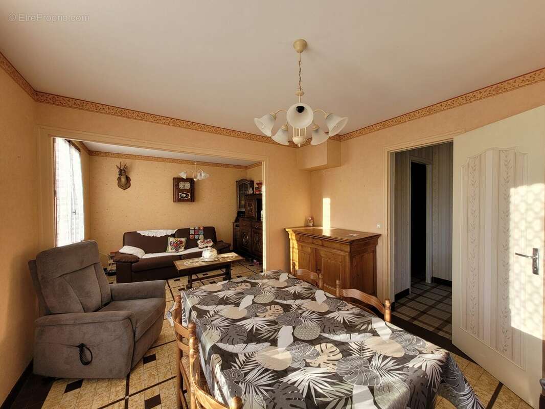 Maison à BELLOU-SUR-HUISNE