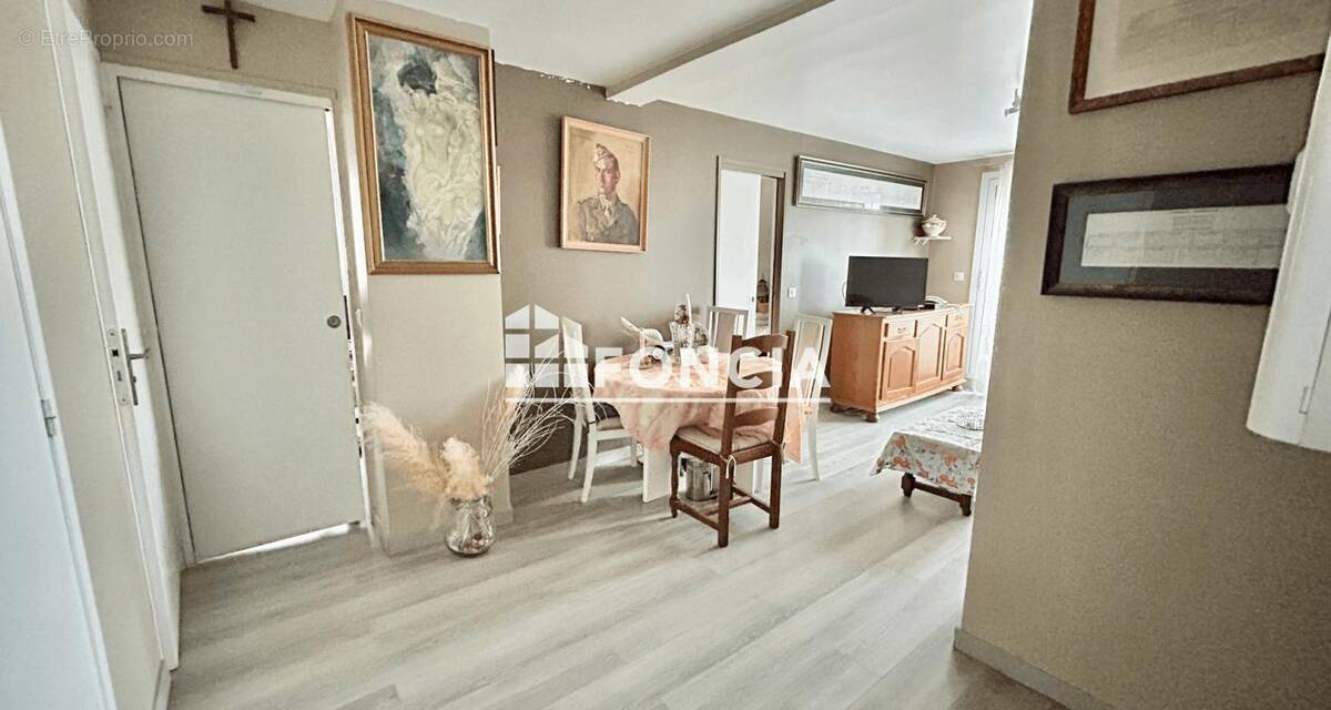 Appartement à FRESNES