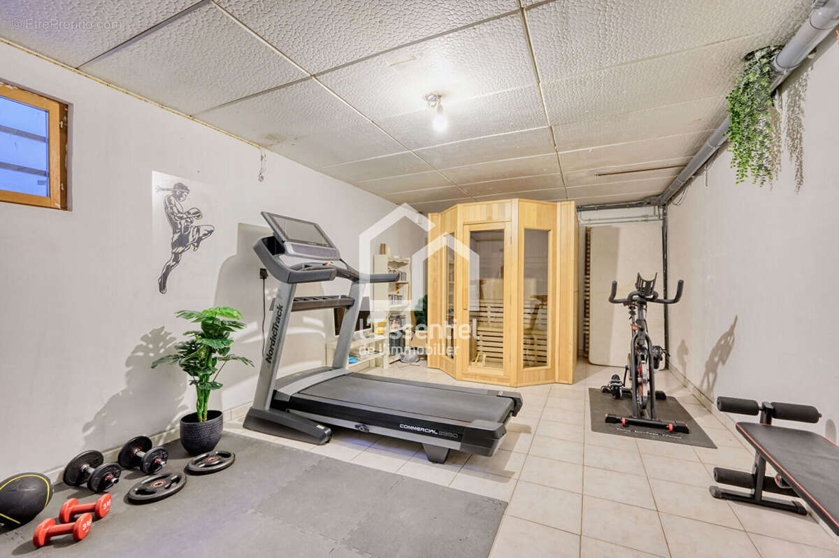 Maison à LE MESNIL-LE-ROI