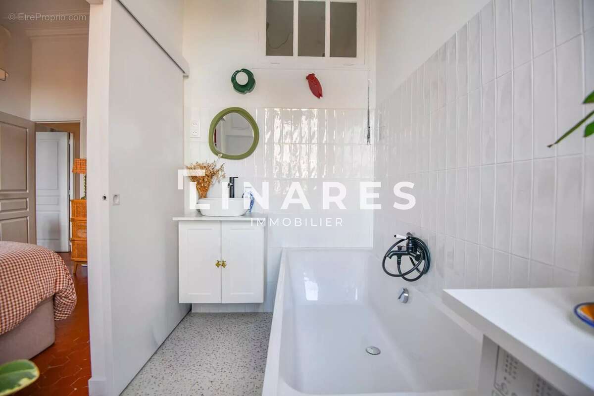 Appartement à MARSEILLE-5E