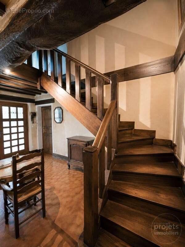 Maison 270 m² à Saint-Leonard  - photo 6