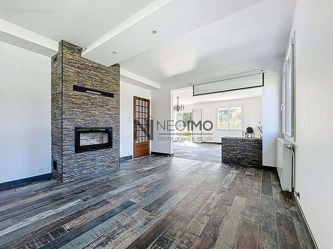 Maison à NEUFCHATEAU