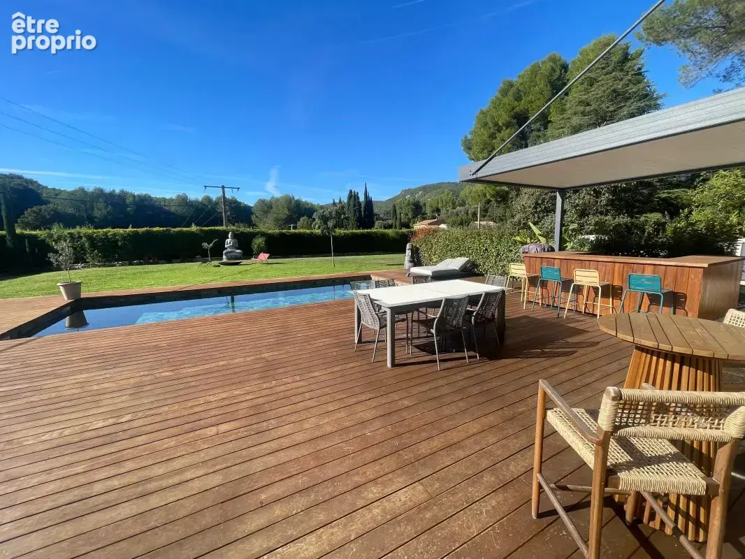 A vendre sanary sur mer 83110 arriere pays superbe villa familiale au cour d un environnement campagne - photo 3
