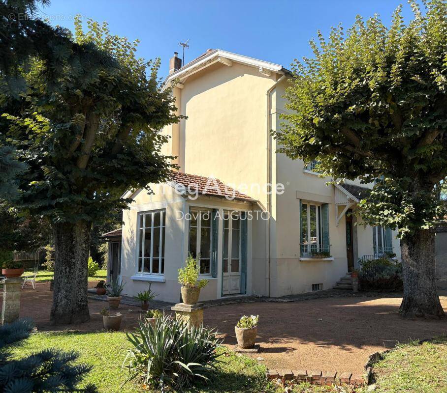 Maison à TASSIN-LA-DEMI-LUNE