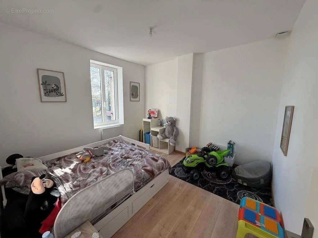 Maison à SAINT-YZAN-DE-SOUDIAC