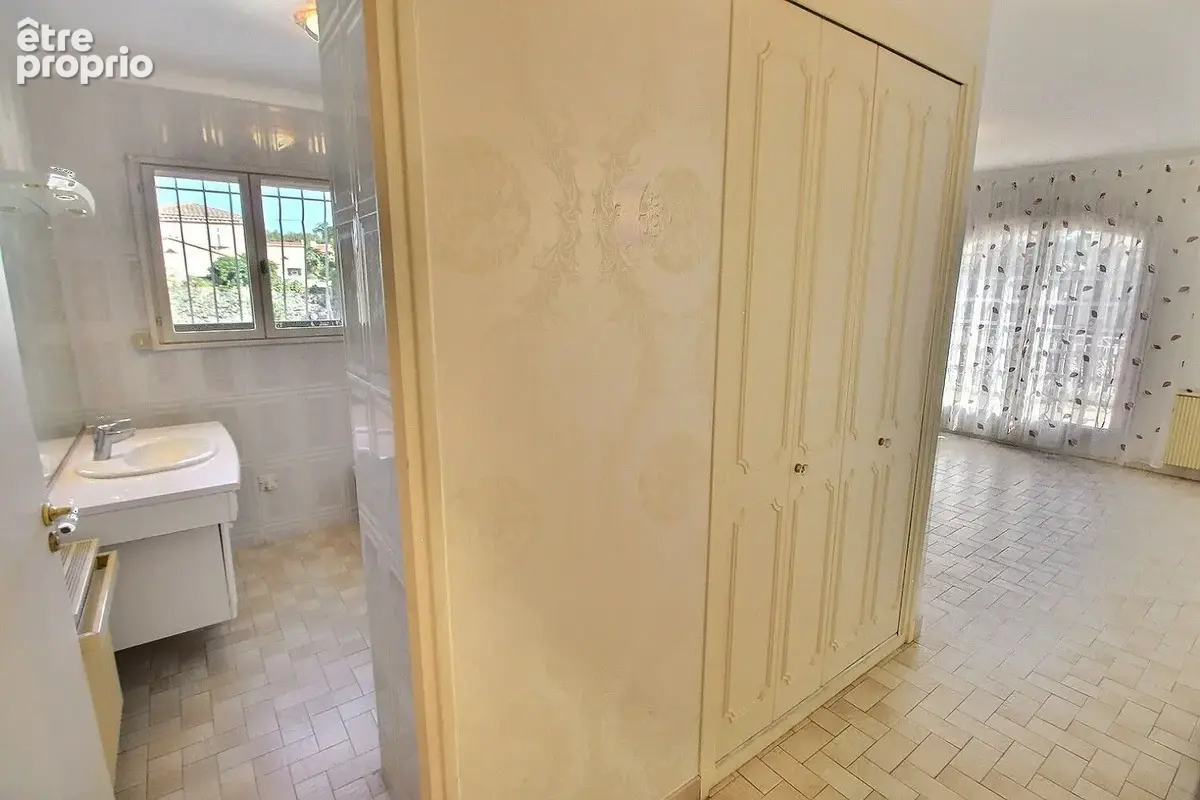 Villa d'architecte des années 75 développant 135 m² sur terrain de 1500 m² - photo 8