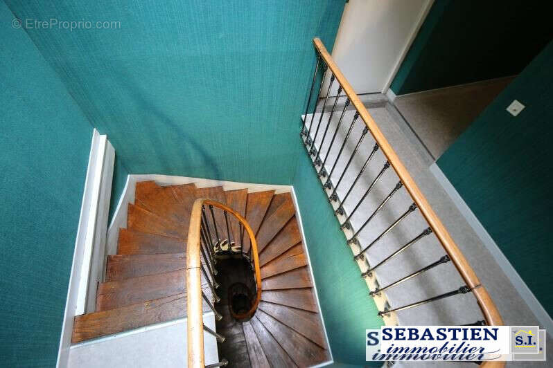 escaliers communs - Appartement à TROYES