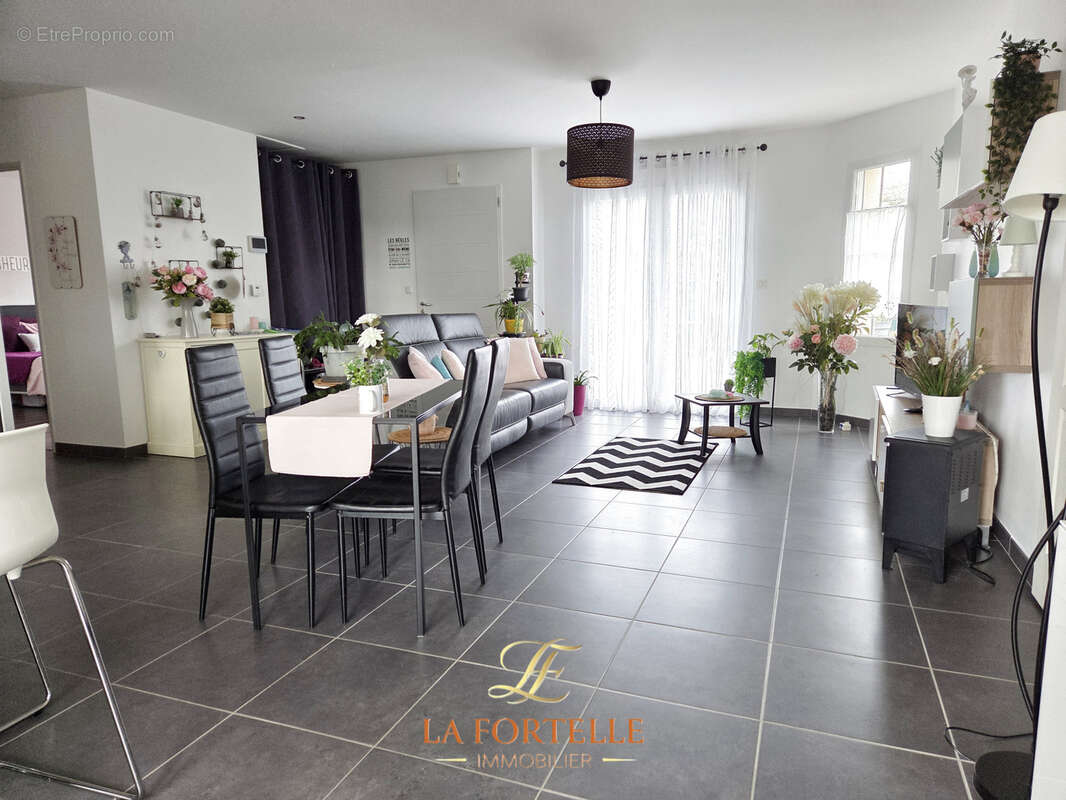 Maison à IVRY-LA-BATAILLE