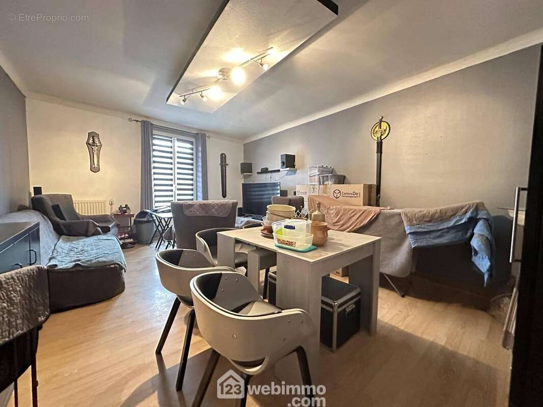 Le salon chaleureux - Appartement à CREPY