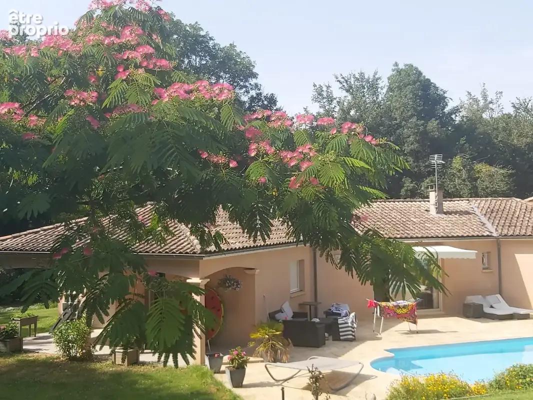 Villa avec piscine sur terrain d'un hectare - photo 3