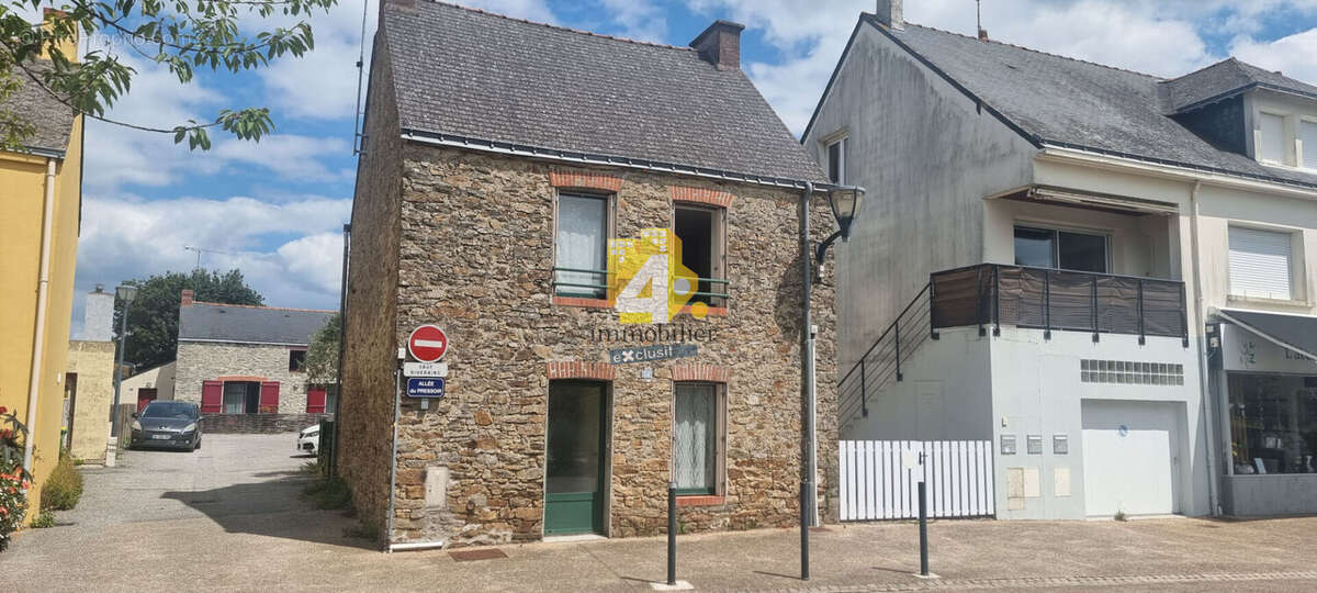 Maison à LA CHAPELLE-DES-MARAIS