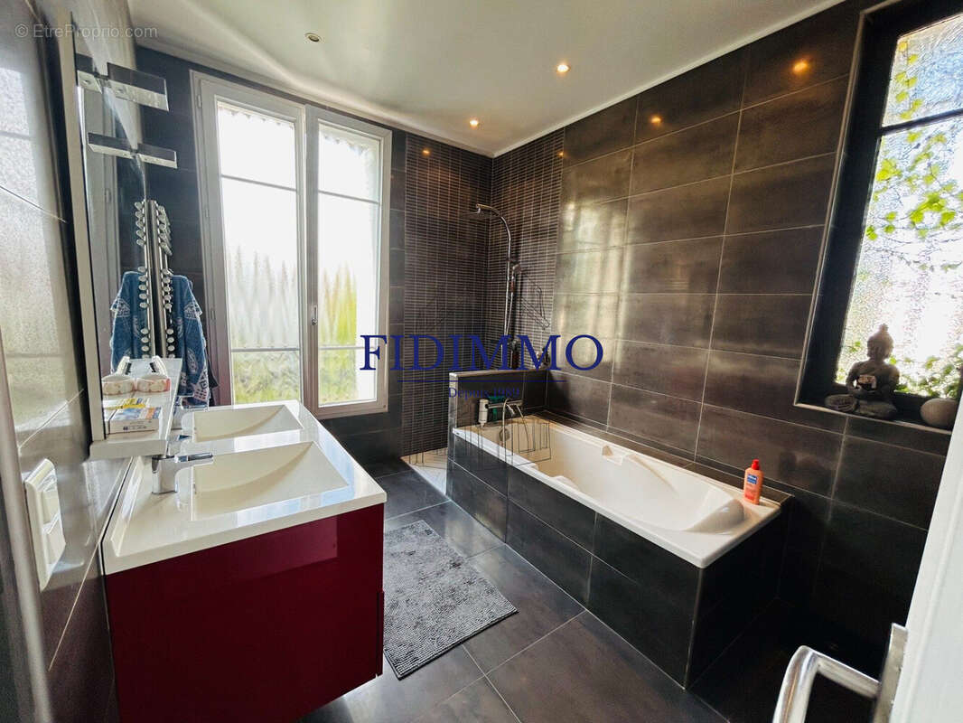 Maison à CHENNEVIERES-SUR-MARNE