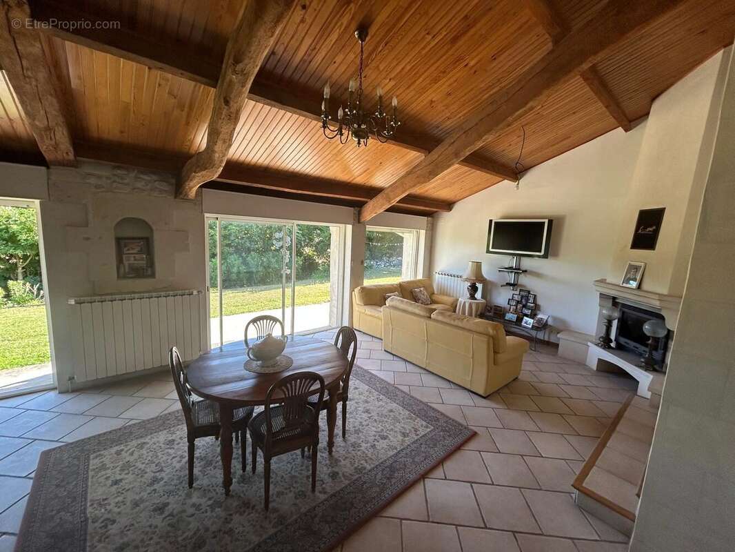 Maison 163 m² à Saint-Ciers-Du-Taillon  - photo 5