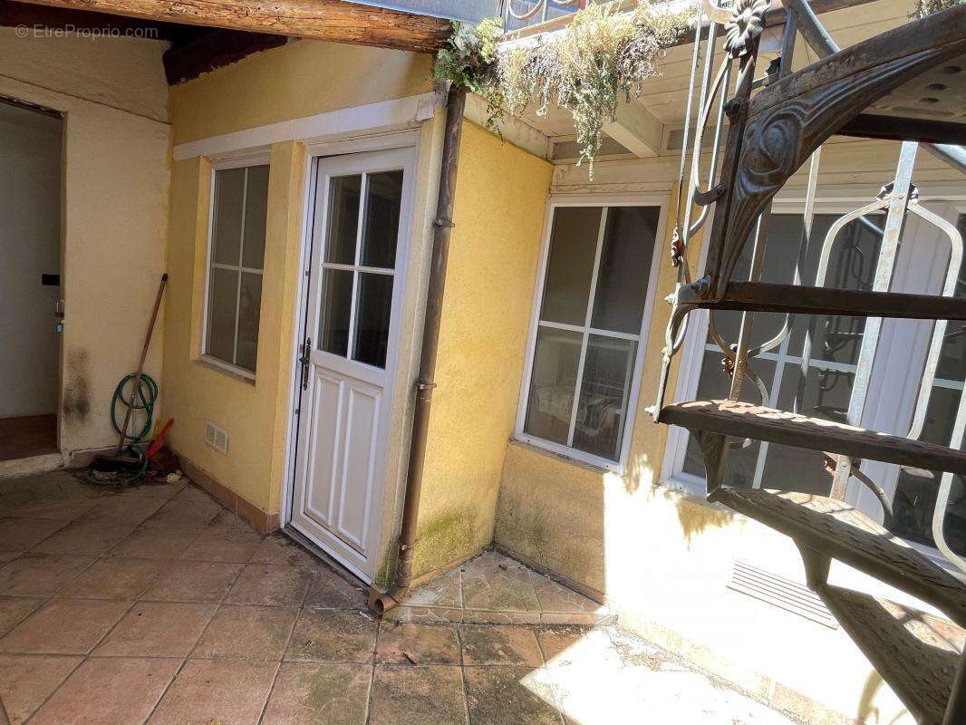 Maison à CHATEAUNEUF-GRASSE