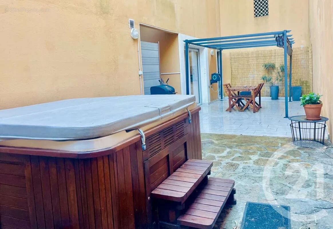 Appartement à BORMES-LES-MIMOSAS