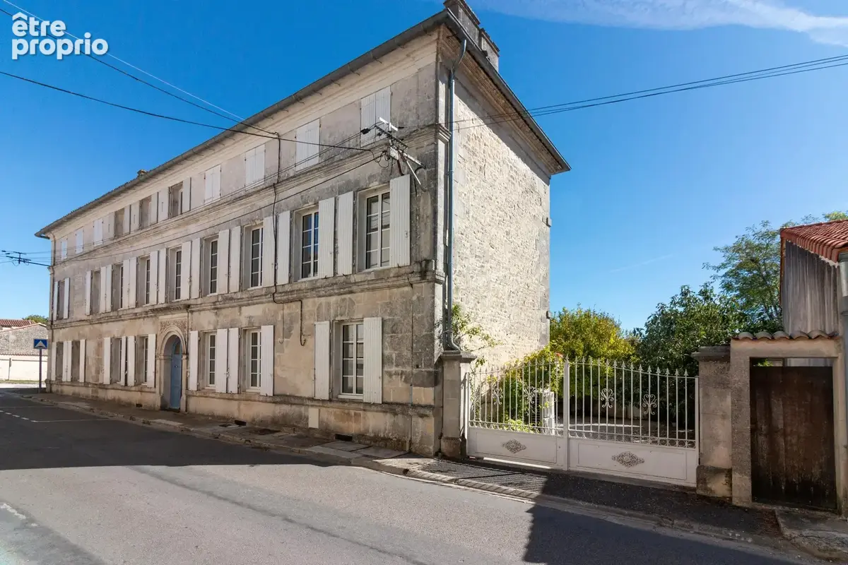 Maison Idéale pour la Famille avec Maison d'Amis, Jardins et Piscine Chauffée - photo 2
