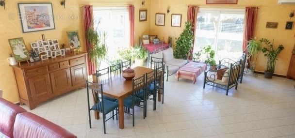 Maison à PEZILLA-LA-RIVIERE