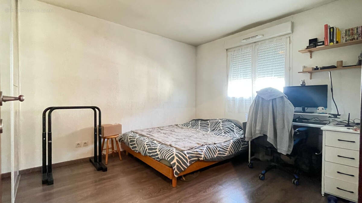 Appartement à ETREMBIERES