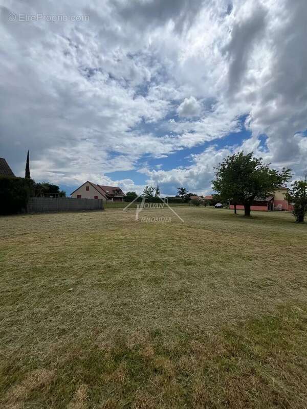 Terrain à VENDAT