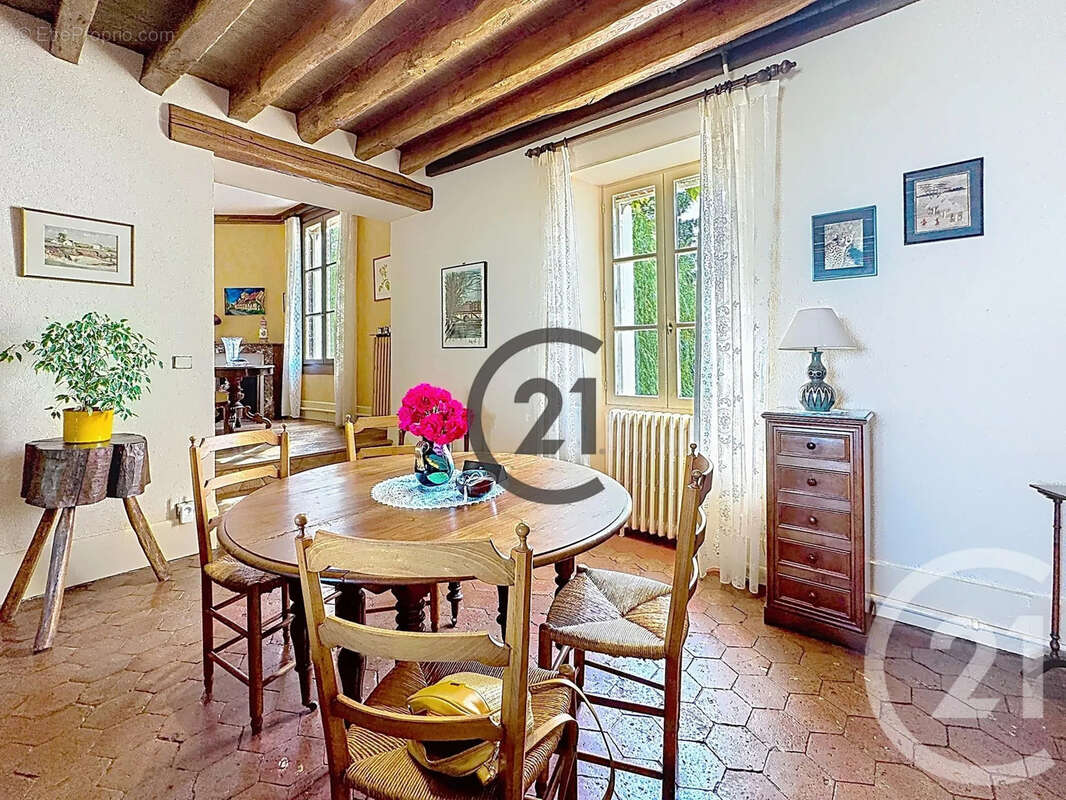 Maison 146 m² à Saint-Loup-De-Naud  - photo 4
