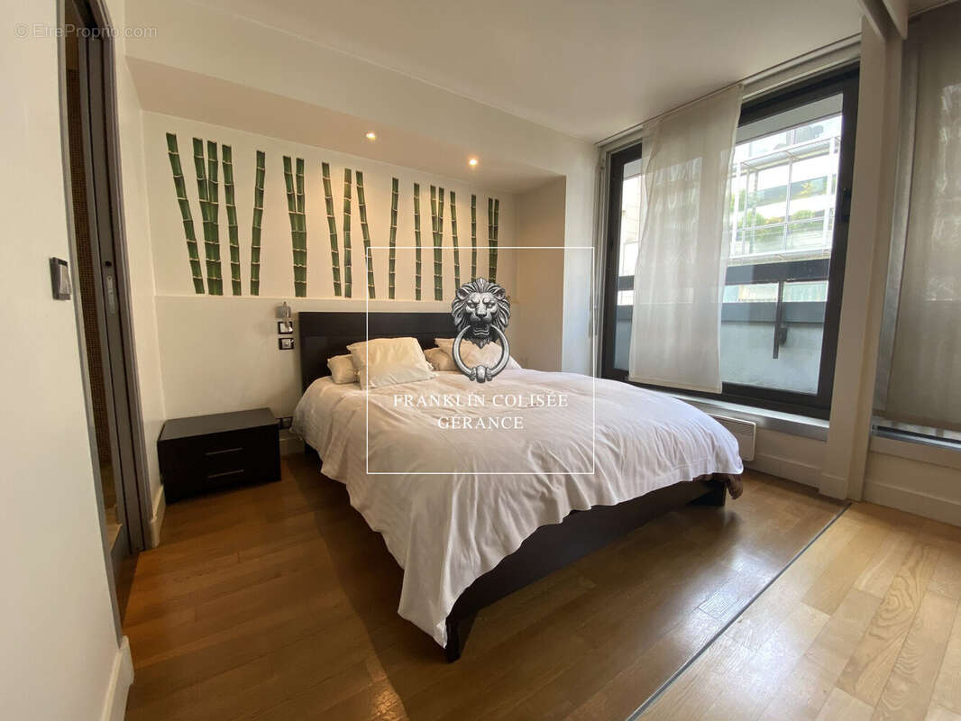 Appartement à PARIS-8E