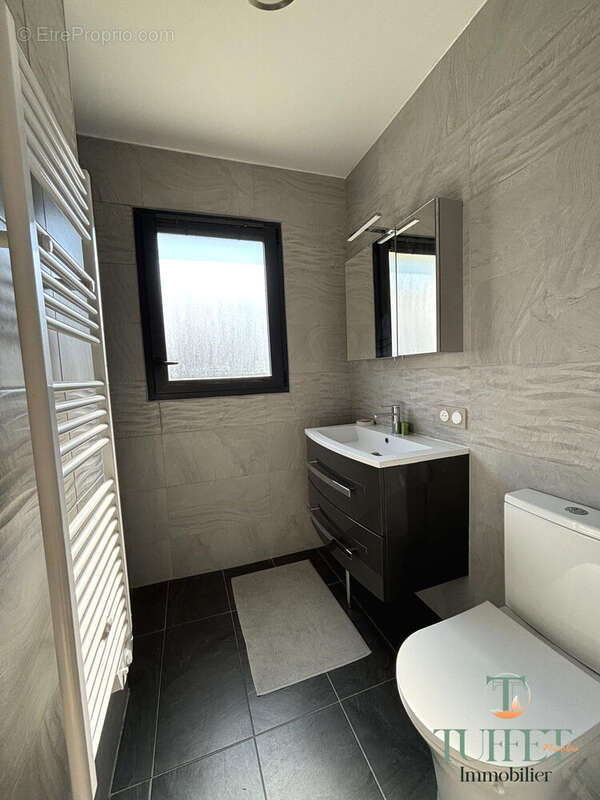 Maison 100 m² à Breuillet  - photo 9