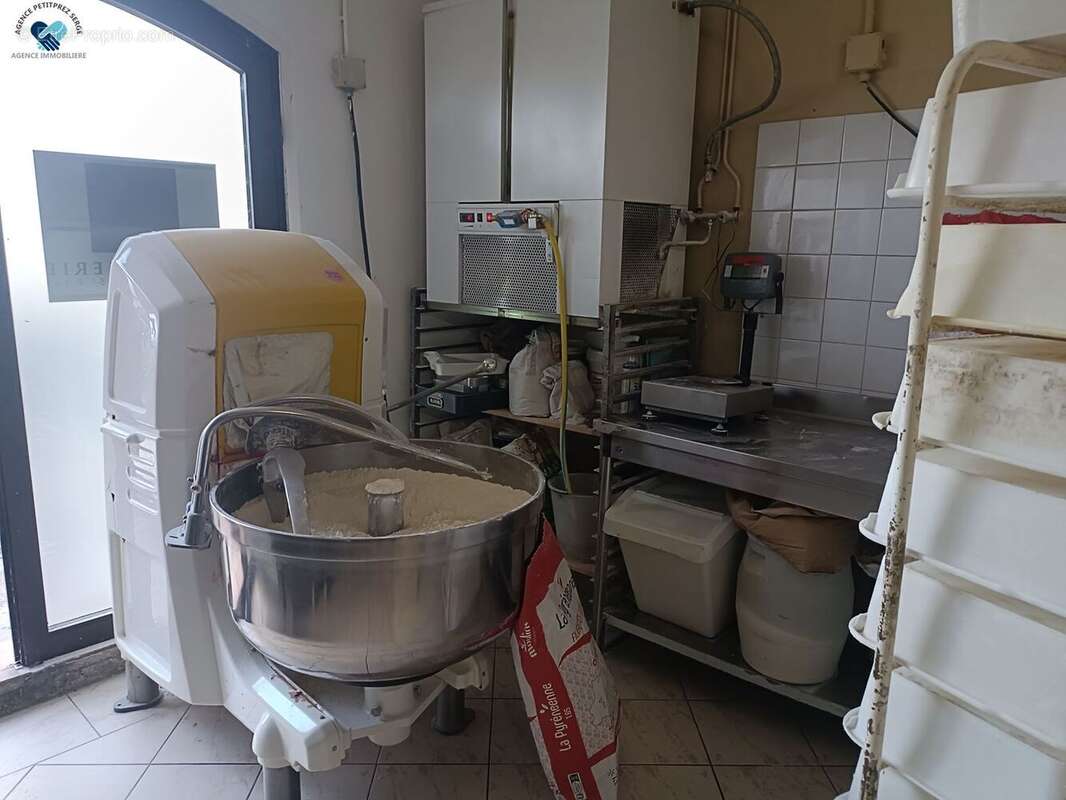 Commerce à MAURESSAC