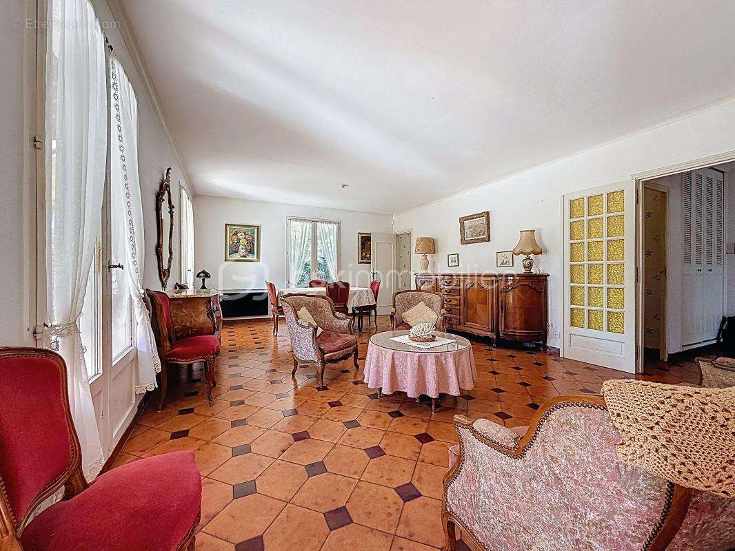 Maison 5 pièces de 134m2 avec piscine et atelier - photo 6