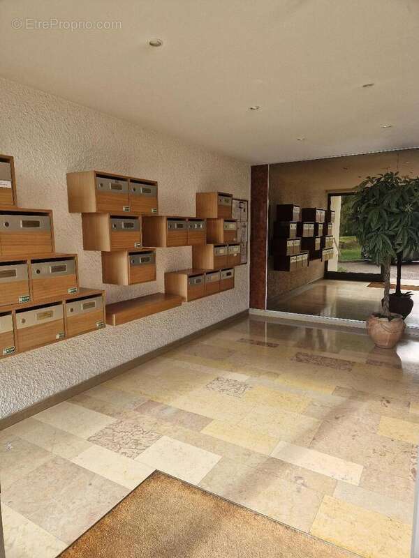   - Appartement à VILLEURBANNE