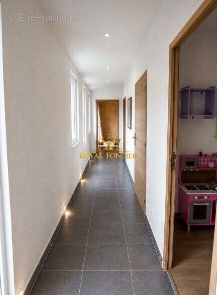Maison 165 m² à Dange-Saint-Romain  - photo 7