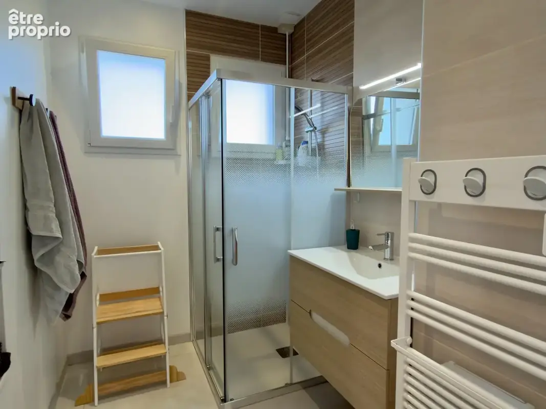VIVY à 3 Km du Centre-bourg, Maison rénovée sur sous-sol aménagé de 160m² habitables avec garage et jardin - photo 7