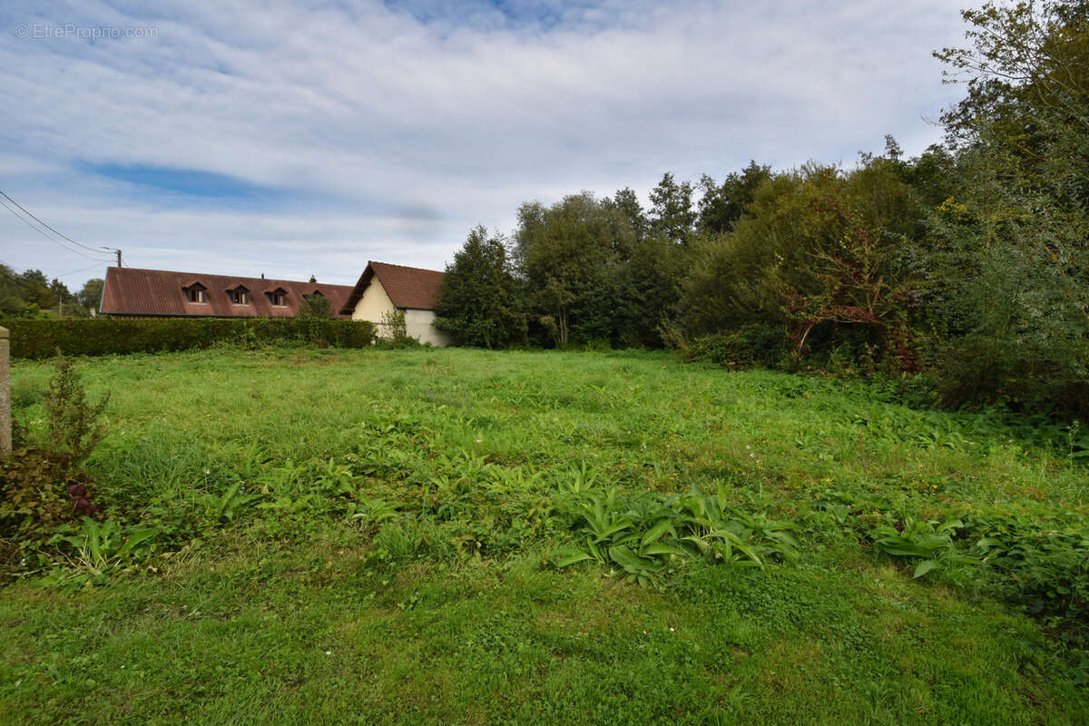 Terrain à FONTAINE-SUR-SOMME