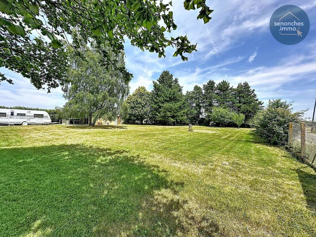 Petite maison avec grand terrain à vendre à Manou (28240) Un bien atypique au cur d'un environnement privilégié - photo 2
