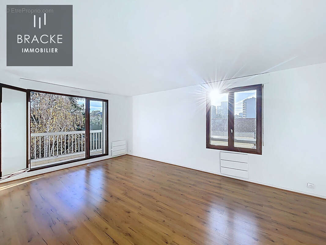 Appartement à COURBEVOIE