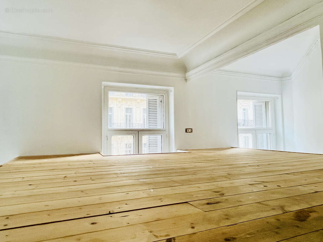 Appartement à MARSEILLE-1E