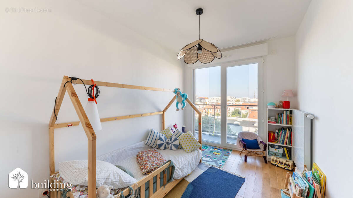 Appartement à COURBEVOIE